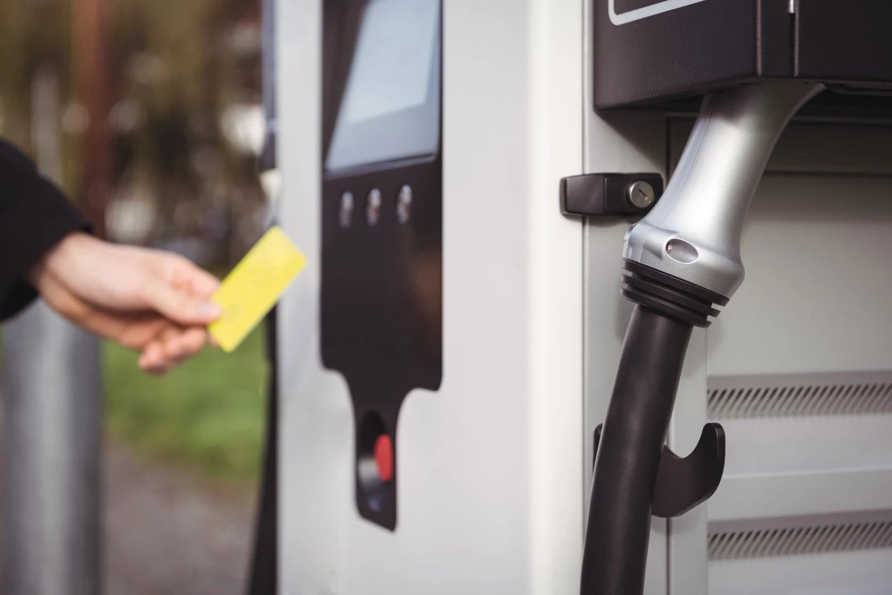 customer paying for ev charging